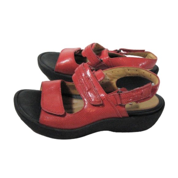 clarks womens red sandals